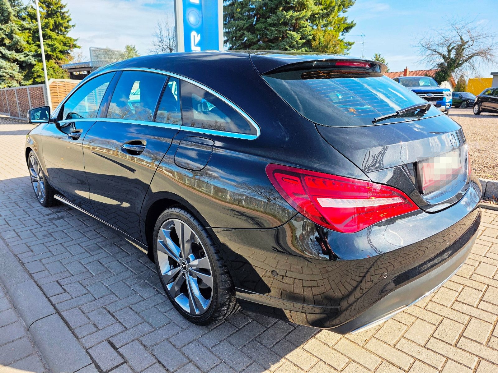 Mercedes-Benz CLA 200 Shooting Brake Sportsitze LED AMG Leder foto 8