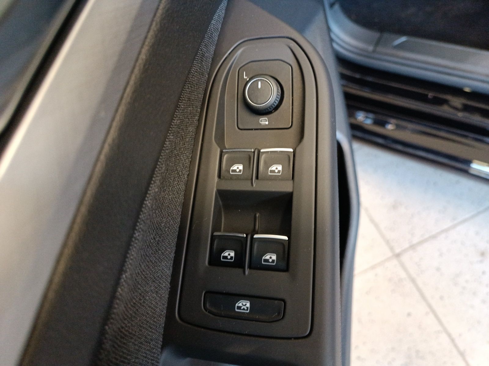 Volkswagen Golf VIII Var. 1.5 eTSI LIFE DSG LED*Navi*ACC*16 foto 15