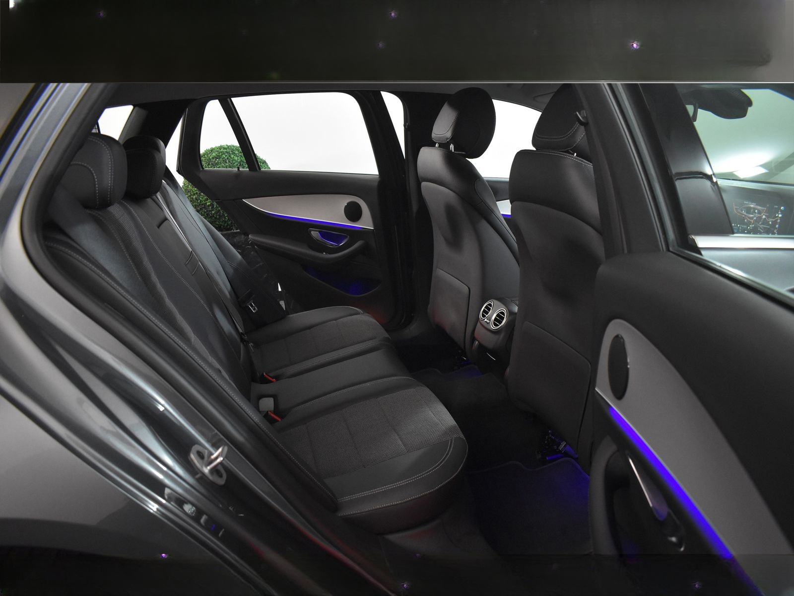 Mercedes-Benz E 300 de T 4MATIC Avantgarde *Distro+*AHK*360°* foto 17
