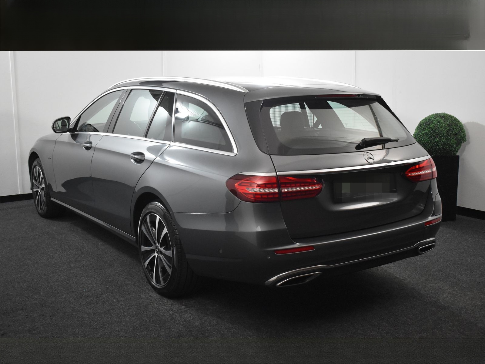 Mercedes-Benz E 300 de T 4MATIC Avantgarde *Distro+*AHK*360°* foto 8