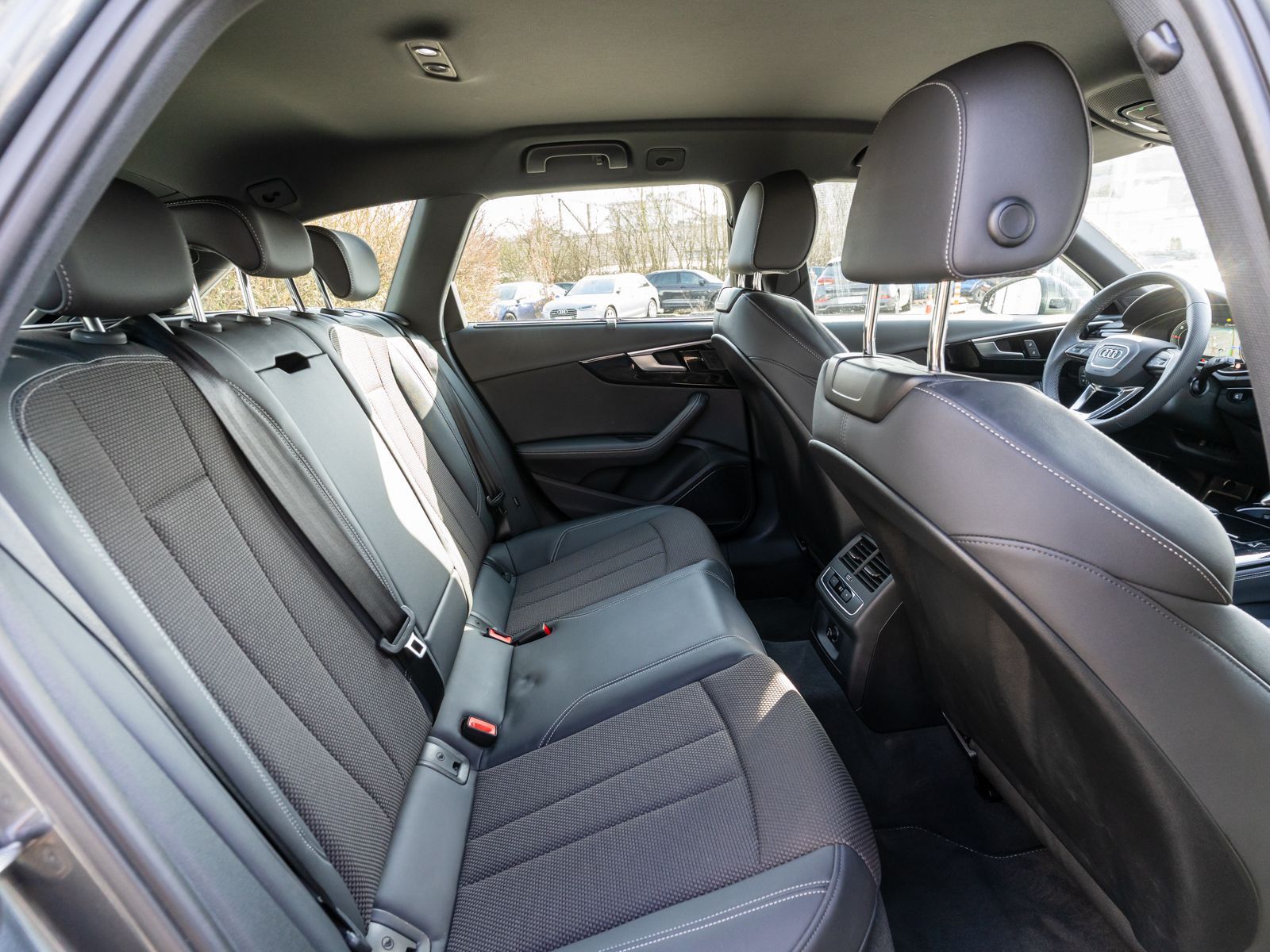 Audi A4 Avant S line 40 TDI S tronic LED B&O RFK VC foto 8