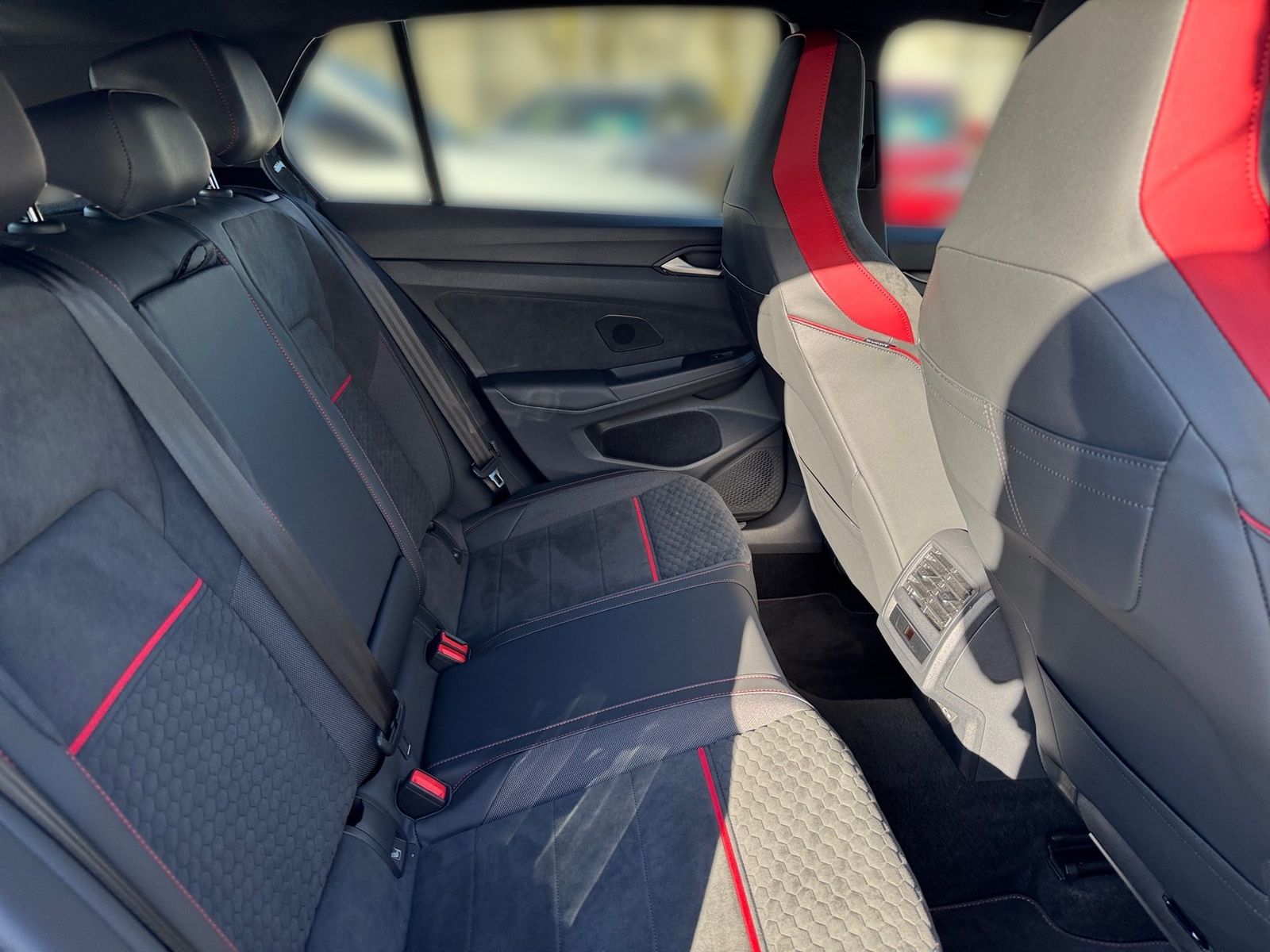 Volkswagen Golf VIII 2.0 TSI GTI Clubsport DSG KEYLESS PANO foto 14