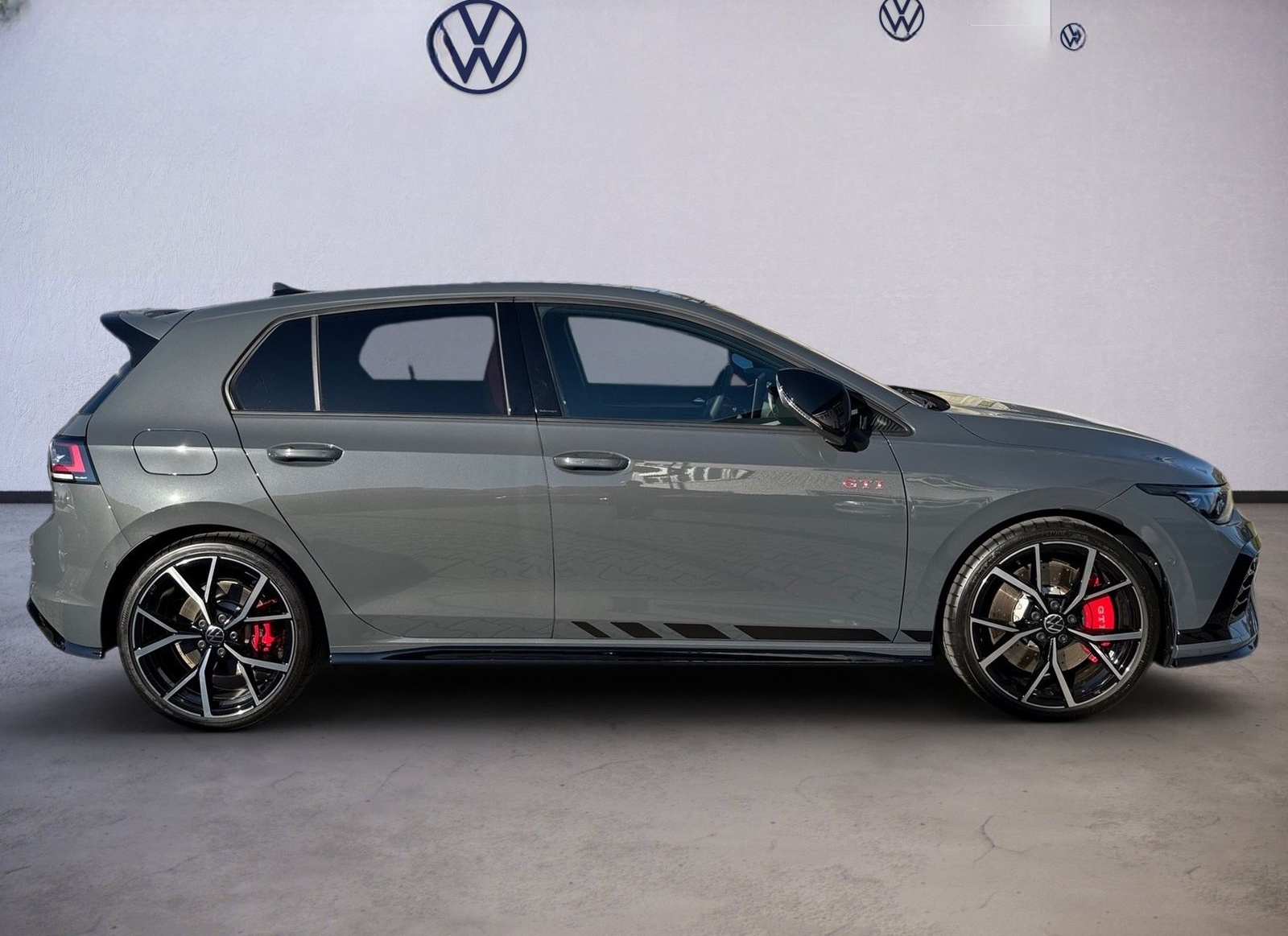 Volkswagen Golf VIII 2.0 TSI GTI Clubsport DSG KEYLESS PANO foto 3