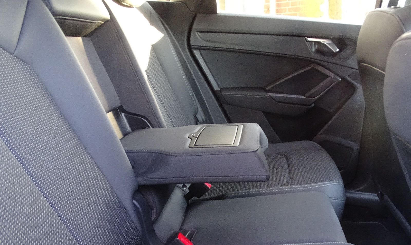 Audi Q3 40 TFSI quattro S-Line Paket LED AHK Navi PDC foto 11