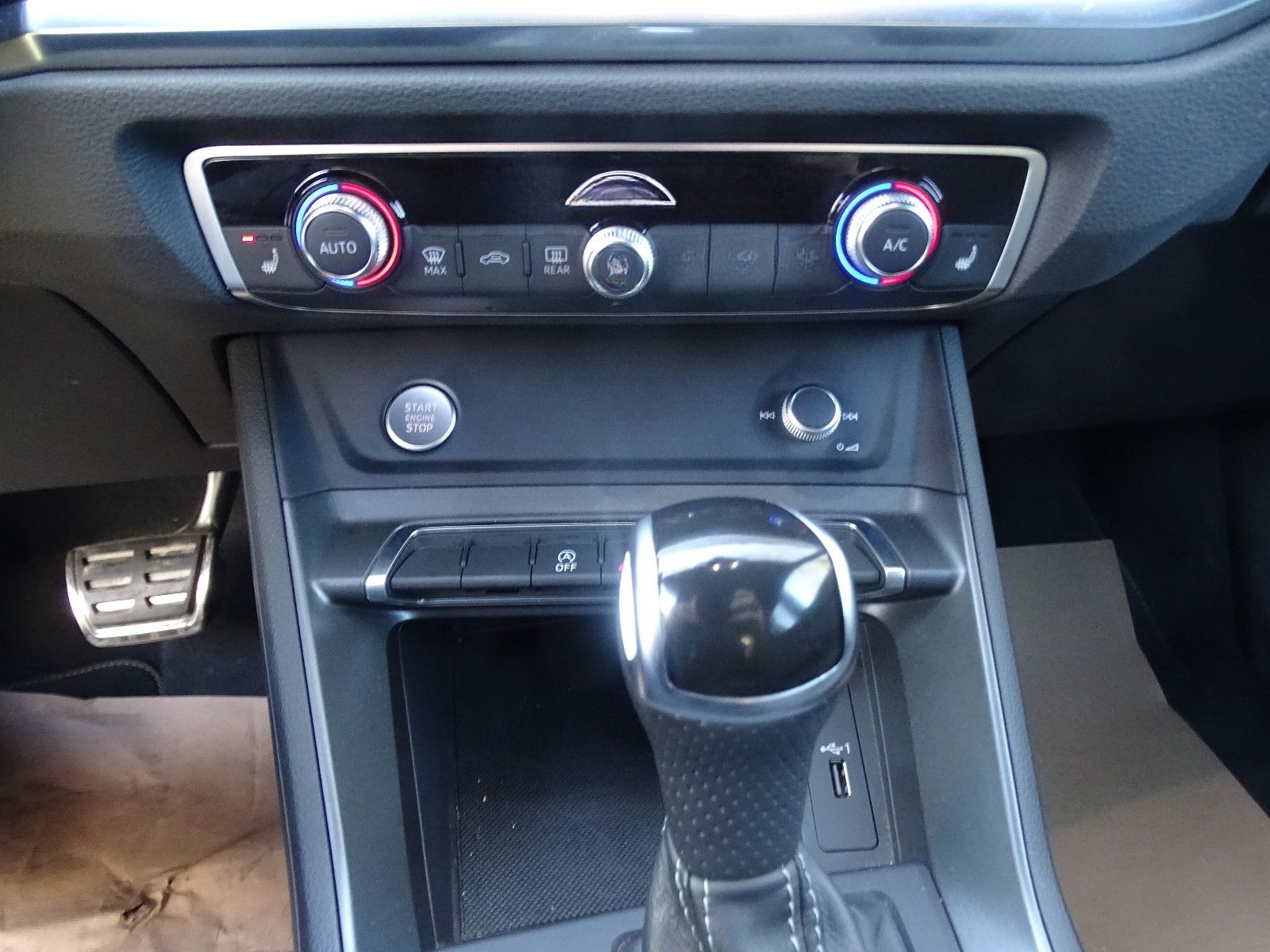 Audi Q3 40 TFSI quattro S-Line Paket LED AHK Navi PDC foto 19