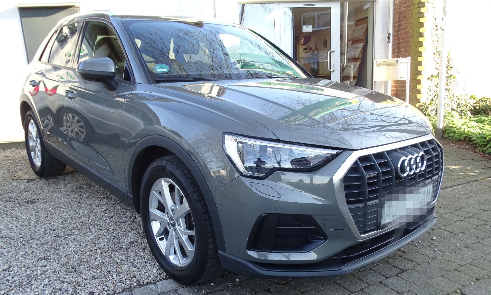 Audi Q3 40 TFSI quattro S-Line Paket LED AHK Navi PDC foto 3