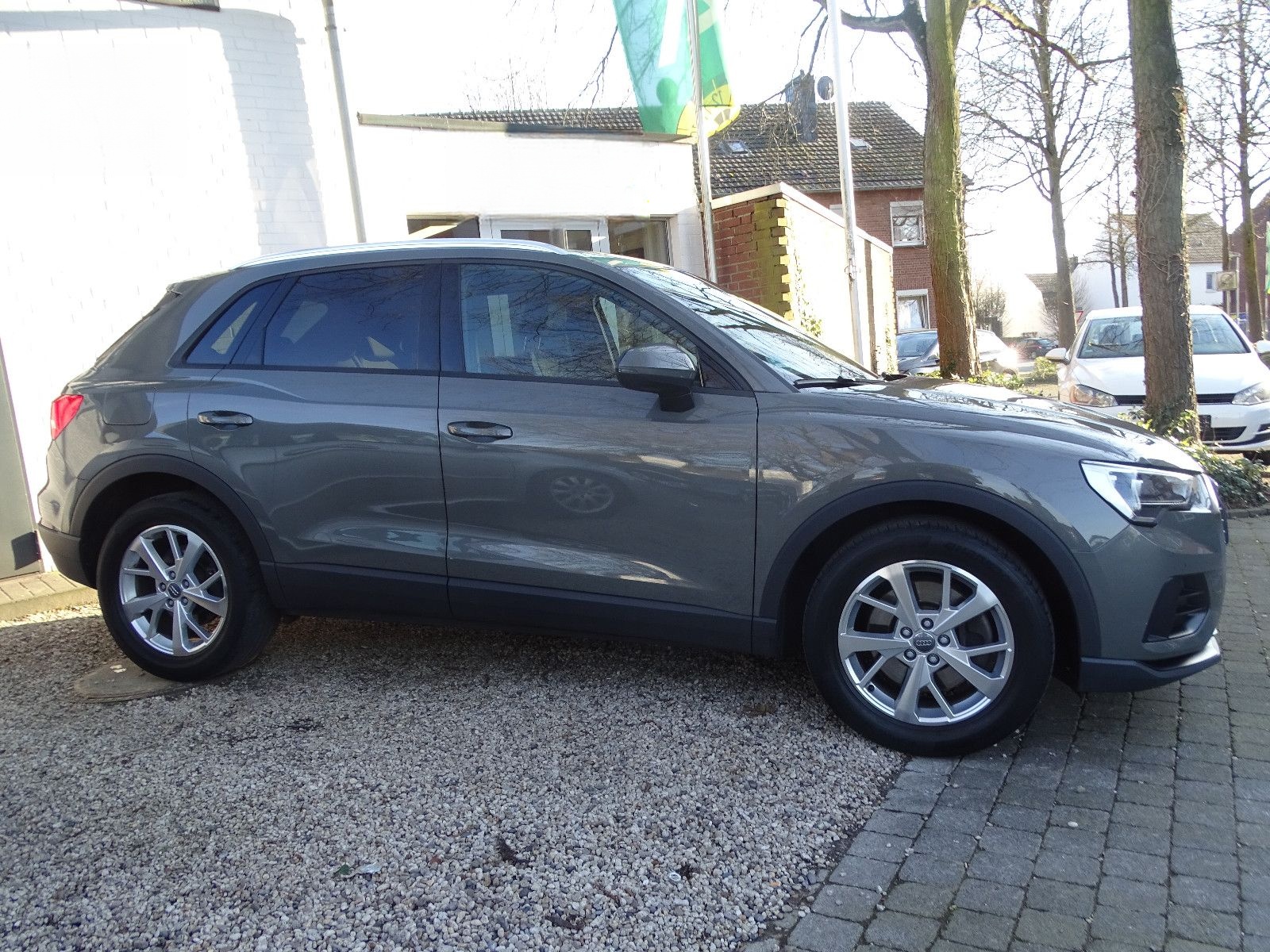 Audi Q3 40 TFSI quattro S-Line Paket LED AHK Navi PDC foto 4
