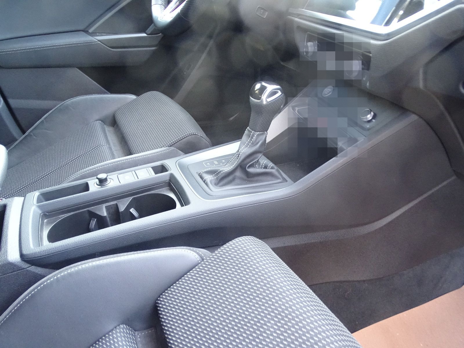 Audi Q3 40 TFSI quattro S-Line Paket LED AHK Navi PDC foto 9