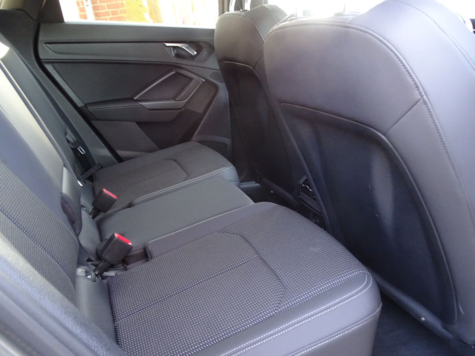 Audi Q3 40 TFSI quattro S-Line Paket LED AHK Navi PDC foto 10
