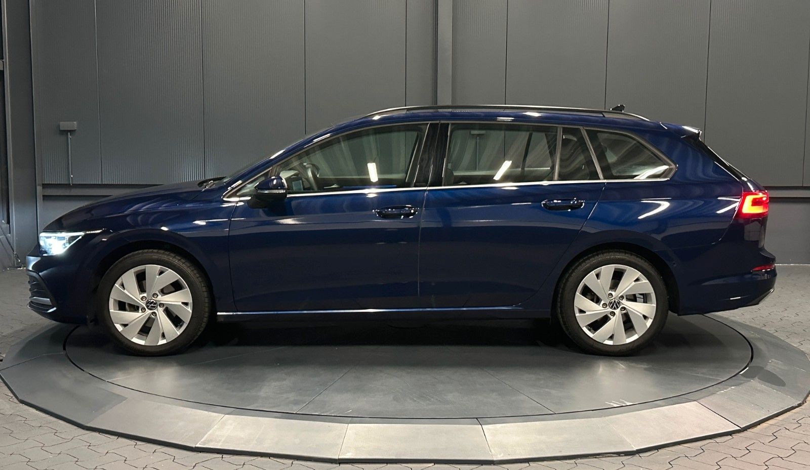Volkswagen Golf Variant 1.5 eTSI Style*Standhzg*HUD*IQ*KAME foto 2