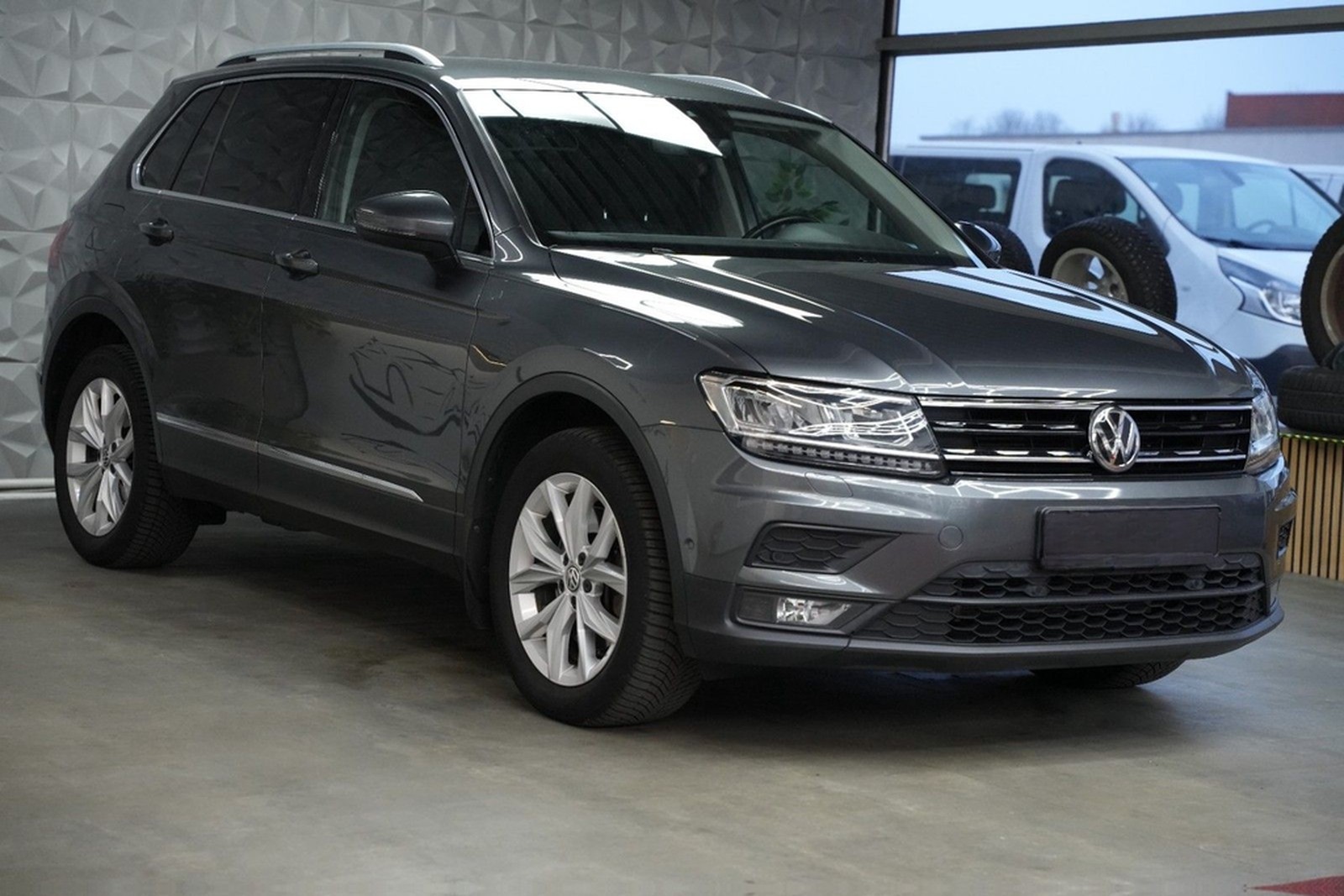 Volkswagen Tiguan 4Motion CARPLAY-NAVI*AHK*STANDHEIZUNG* foto 2
