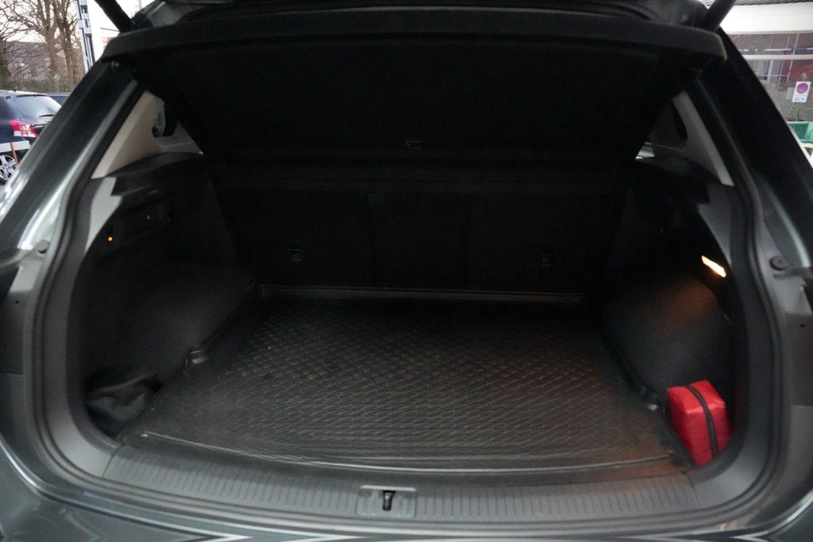 Volkswagen Tiguan 4Motion CARPLAY-NAVI*AHK*STANDHEIZUNG* foto 24