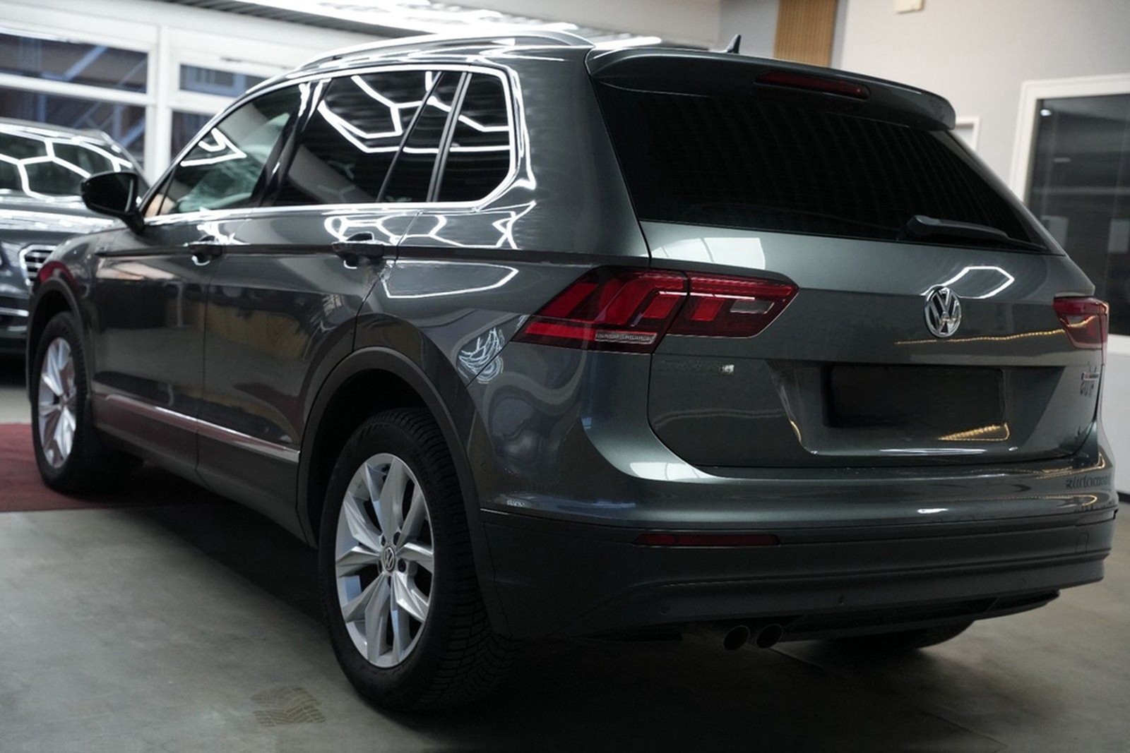 Volkswagen Tiguan 4Motion CARPLAY-NAVI*AHK*STANDHEIZUNG* foto 4