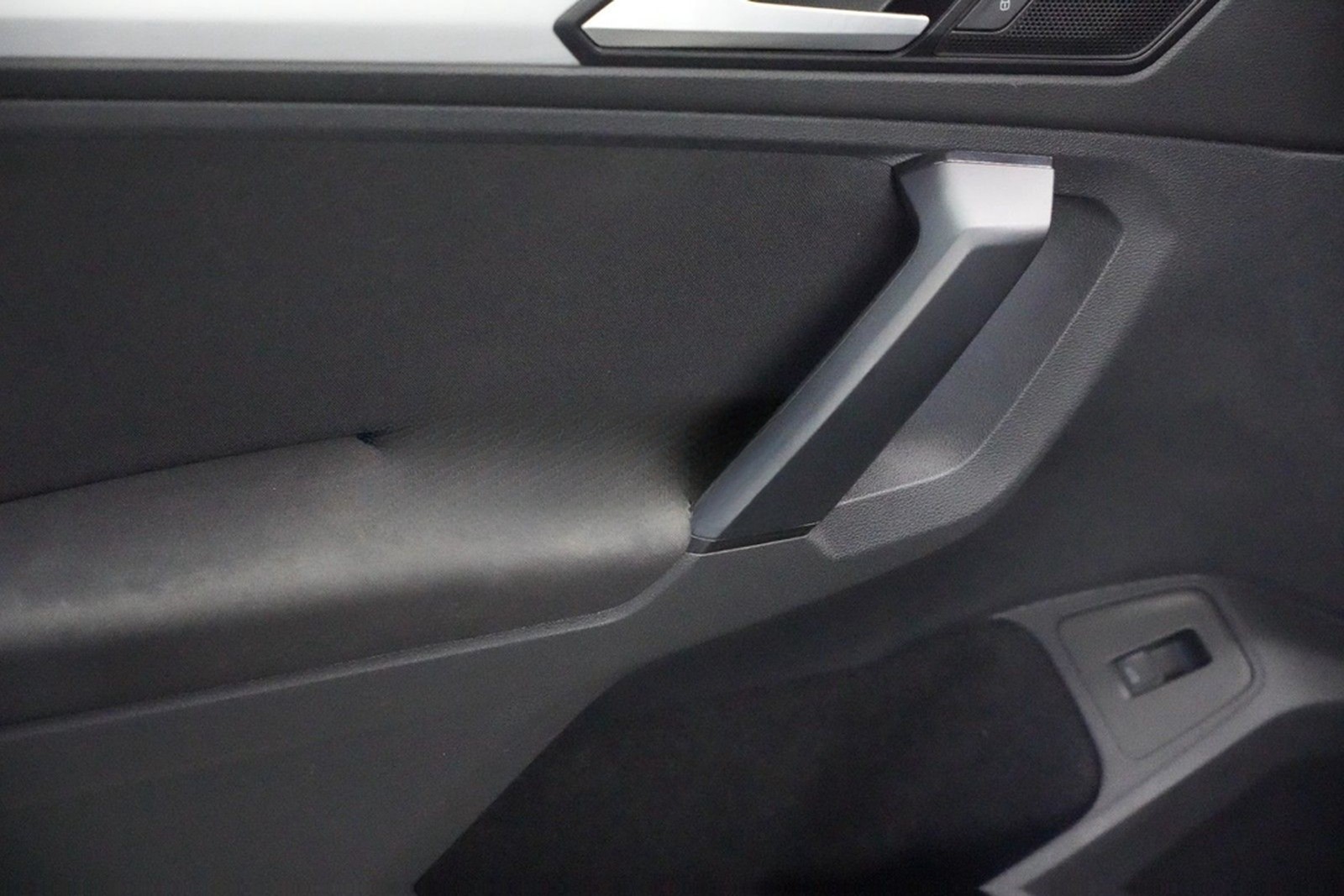 Volkswagen Tiguan 4Motion CARPLAY-NAVI*AHK*STANDHEIZUNG* foto 7