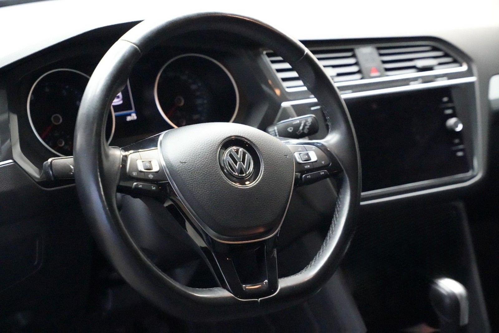 Volkswagen Tiguan 4Motion CARPLAY-NAVI*AHK*STANDHEIZUNG* foto 8