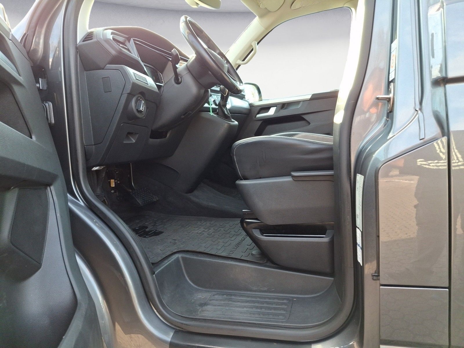 Volkswagen T6 Multivan 2.0 TDI DSG Lang 4MOTION Comfortline foto 8