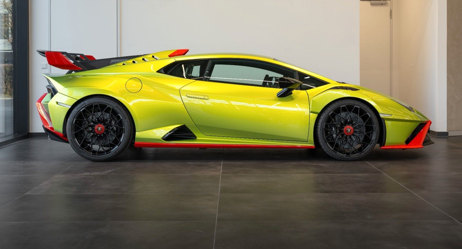 Lamborghini Huracán STO foto 2