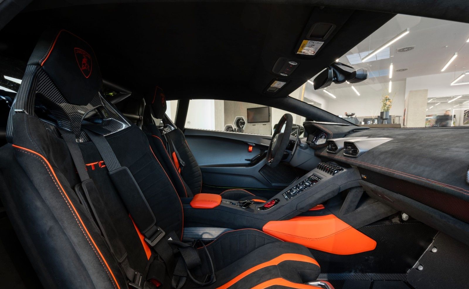 Lamborghini Huracán STO foto 6