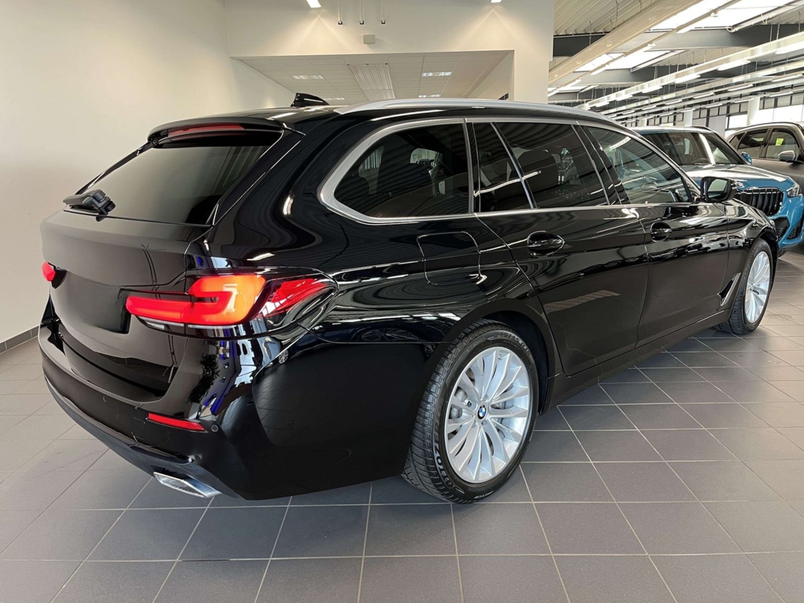 BMW 520i Touring ACC RFK NAVI LED PDC V+H DAB LM foto 2