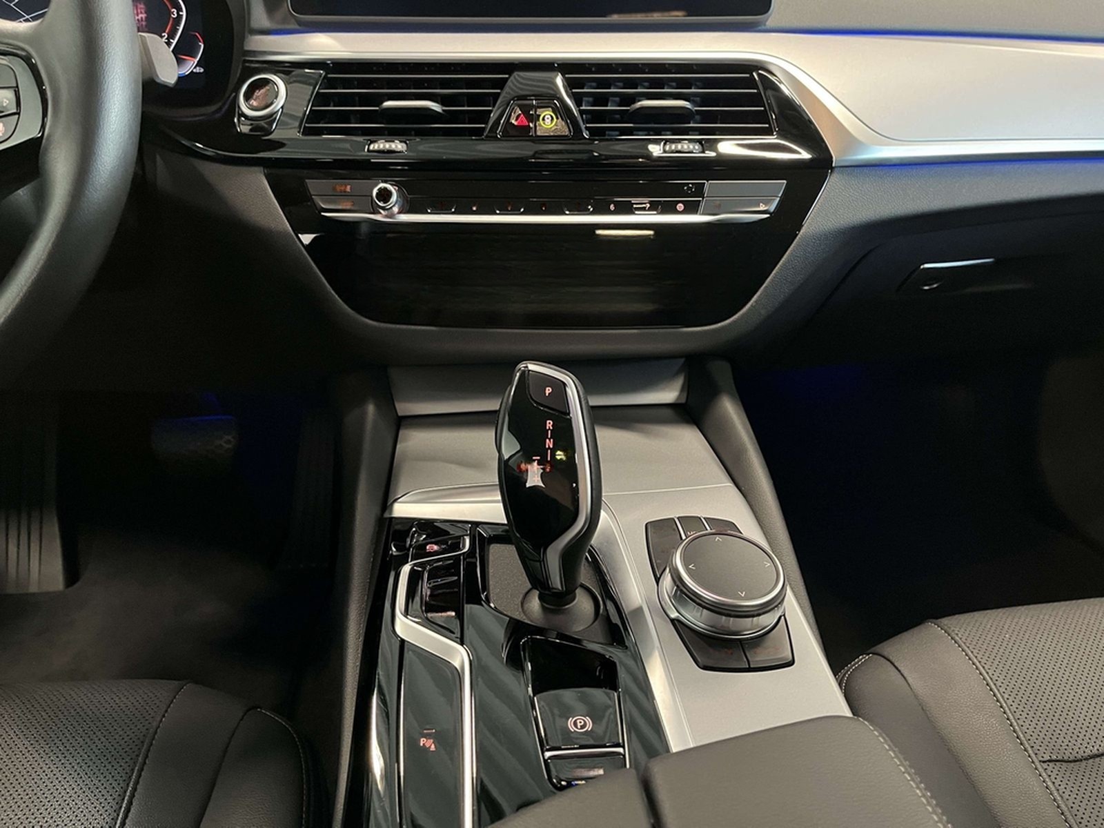 BMW 520i Touring ACC RFK NAVI LED PDC V+H DAB LM foto 12