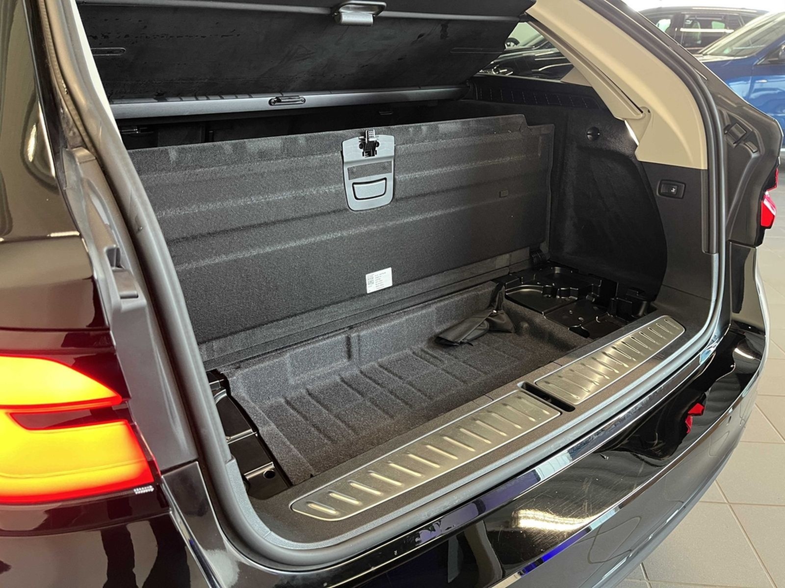 BMW 520i Touring ACC RFK NAVI LED PDC V+H DAB LM foto 14