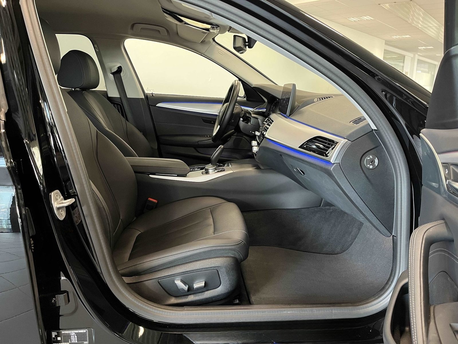 BMW 520i Touring ACC RFK NAVI LED PDC V+H DAB LM foto 17
