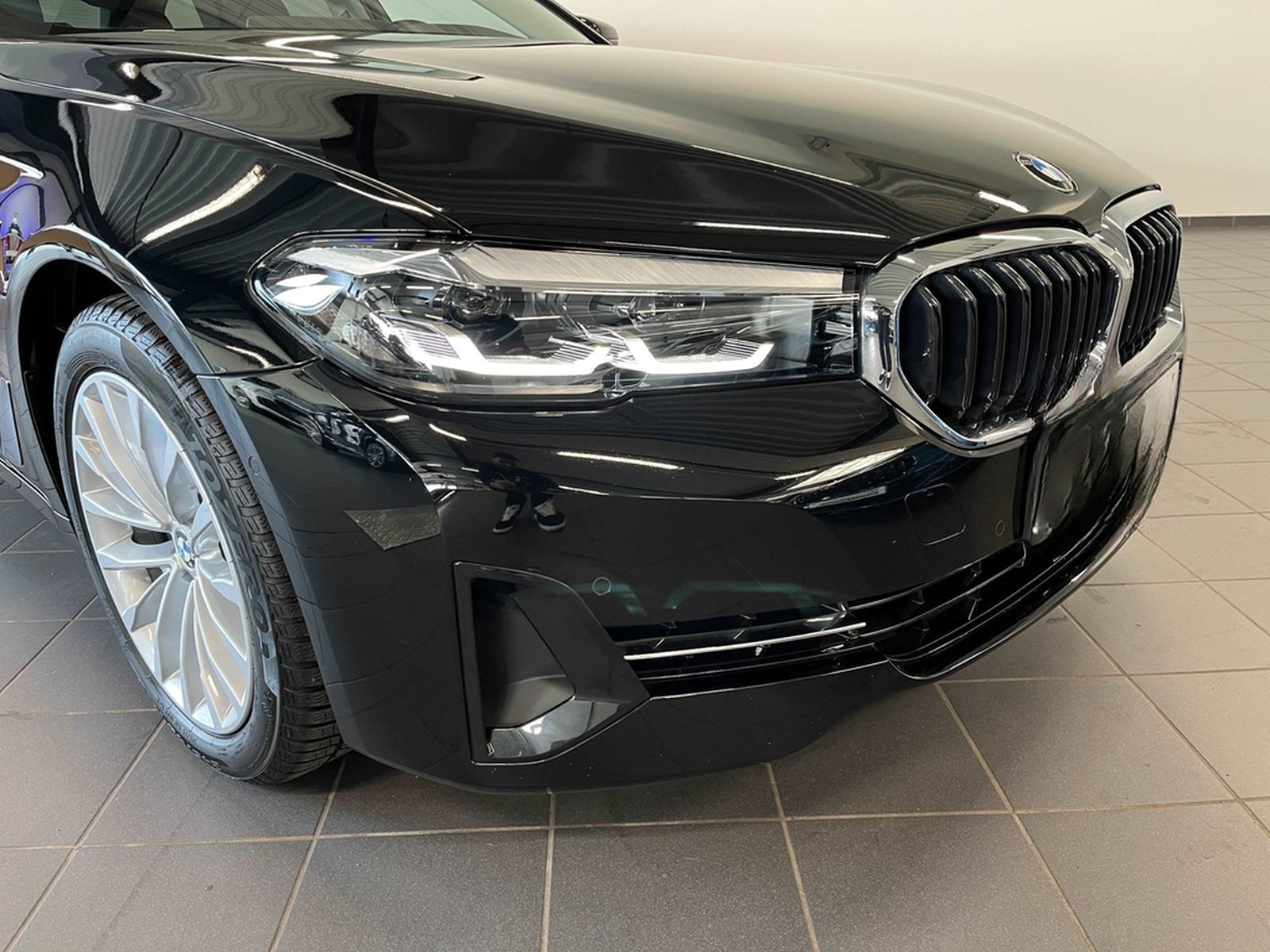 BMW 520i Touring ACC RFK NAVI LED PDC V+H DAB LM foto 3