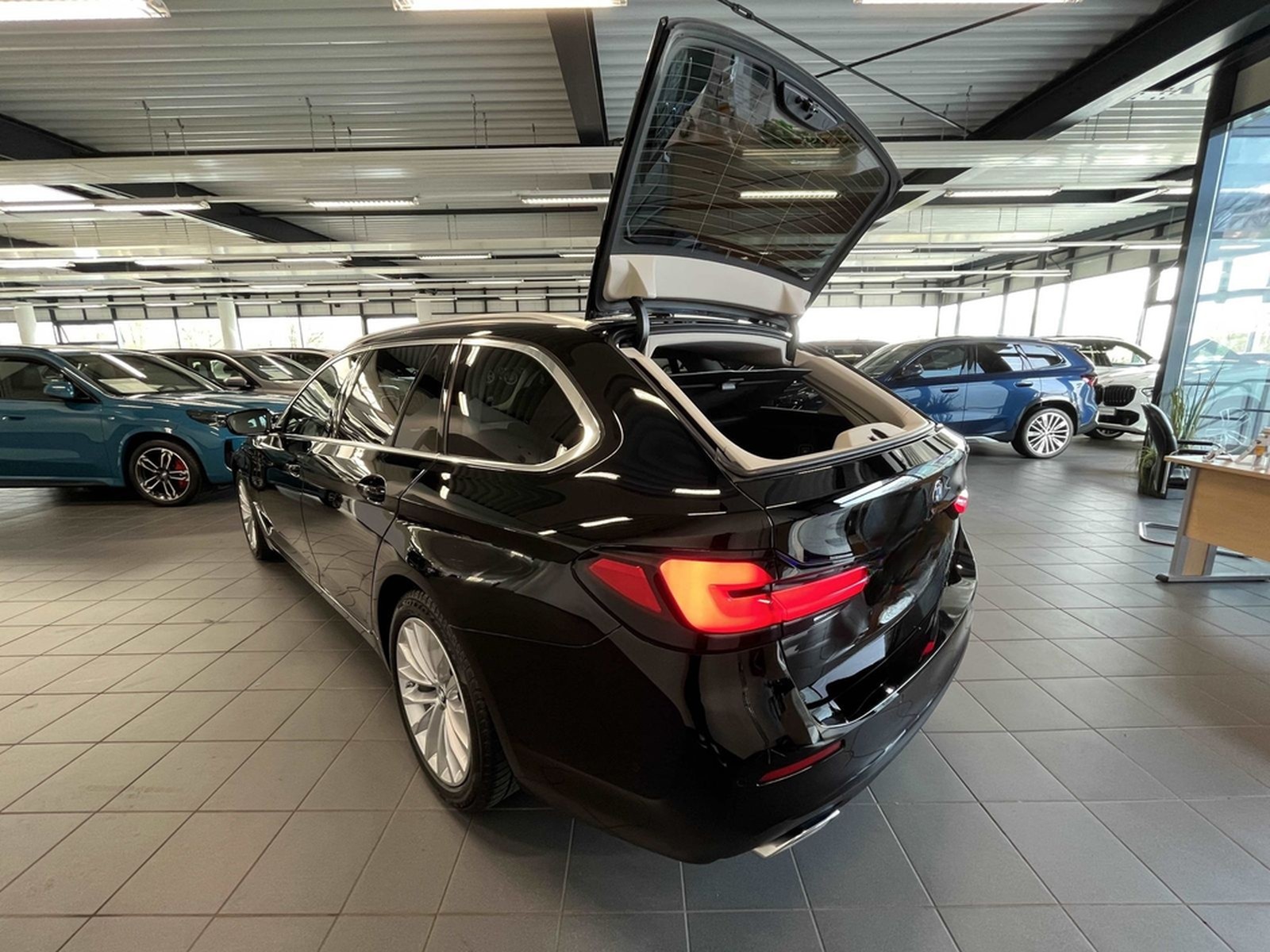 BMW 520i Touring ACC RFK NAVI LED PDC V+H DAB LM foto 4