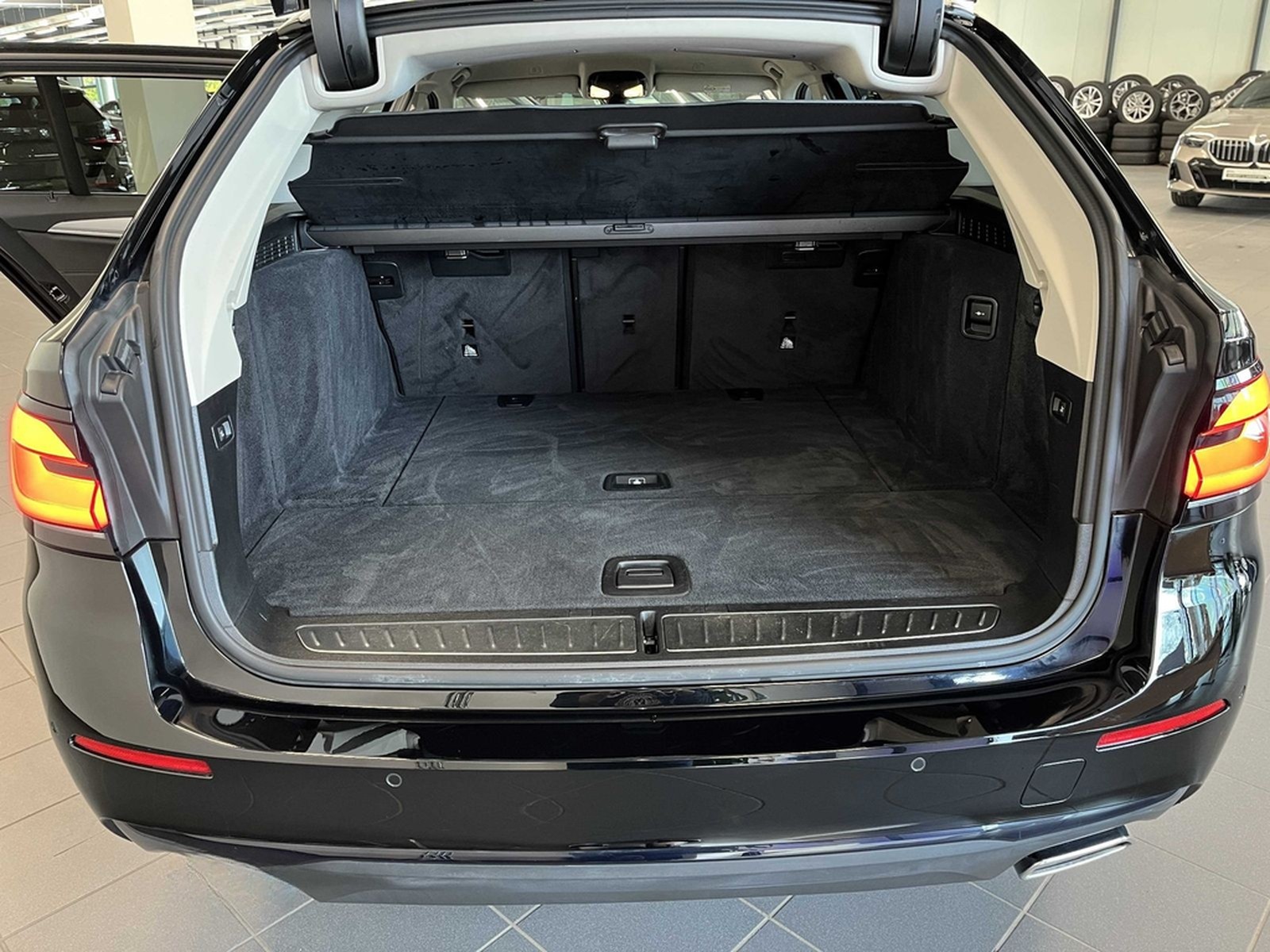 BMW 520i Touring ACC RFK NAVI LED PDC V+H DAB LM foto 9