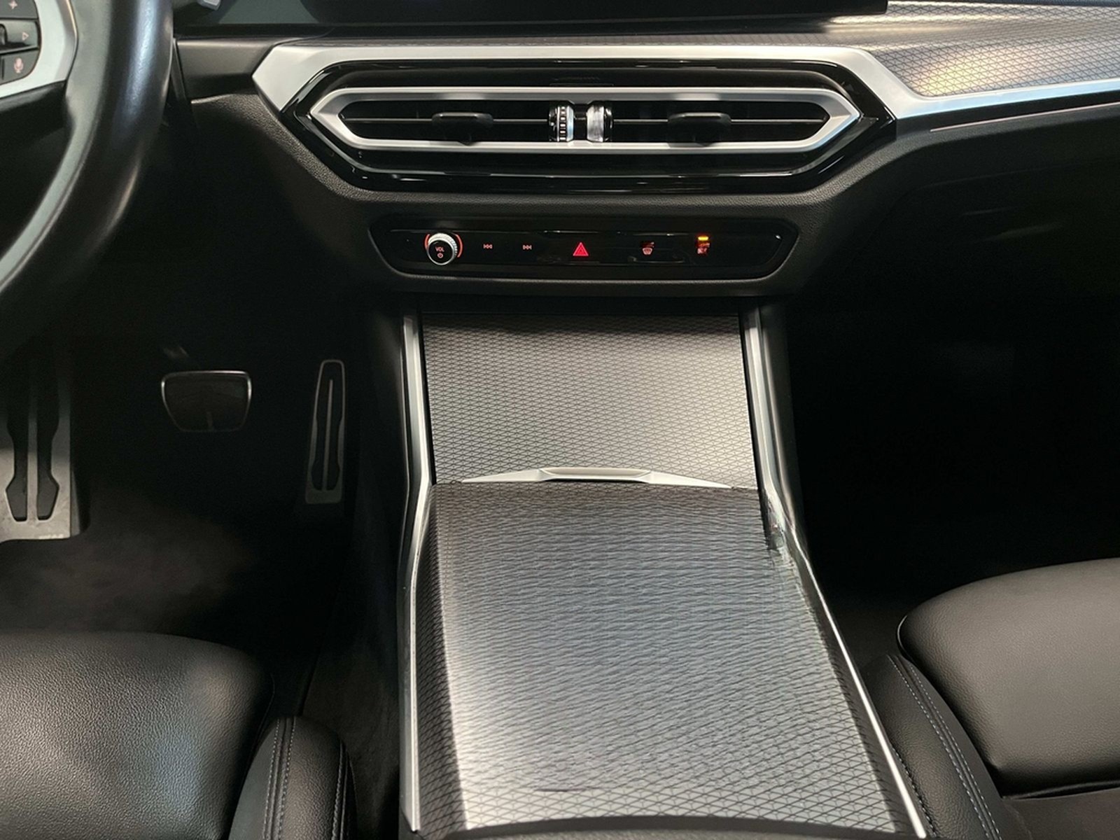 BMW 320i M Sport HUD RFK NAVI LED Sound Syst. DAB foto 13