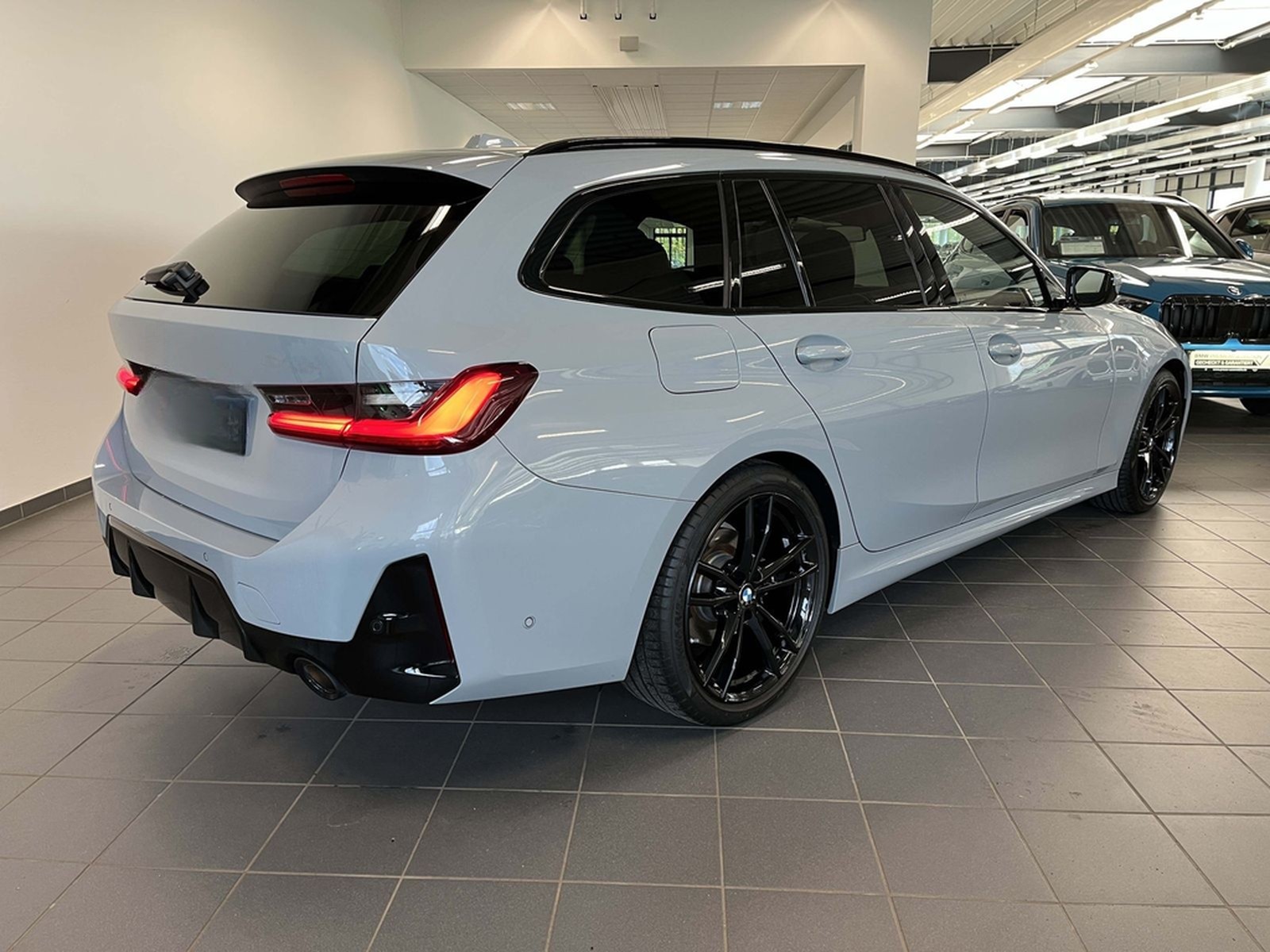 BMW 320i M Sport HUD RFK NAVI LED Sound Syst. DAB foto 3