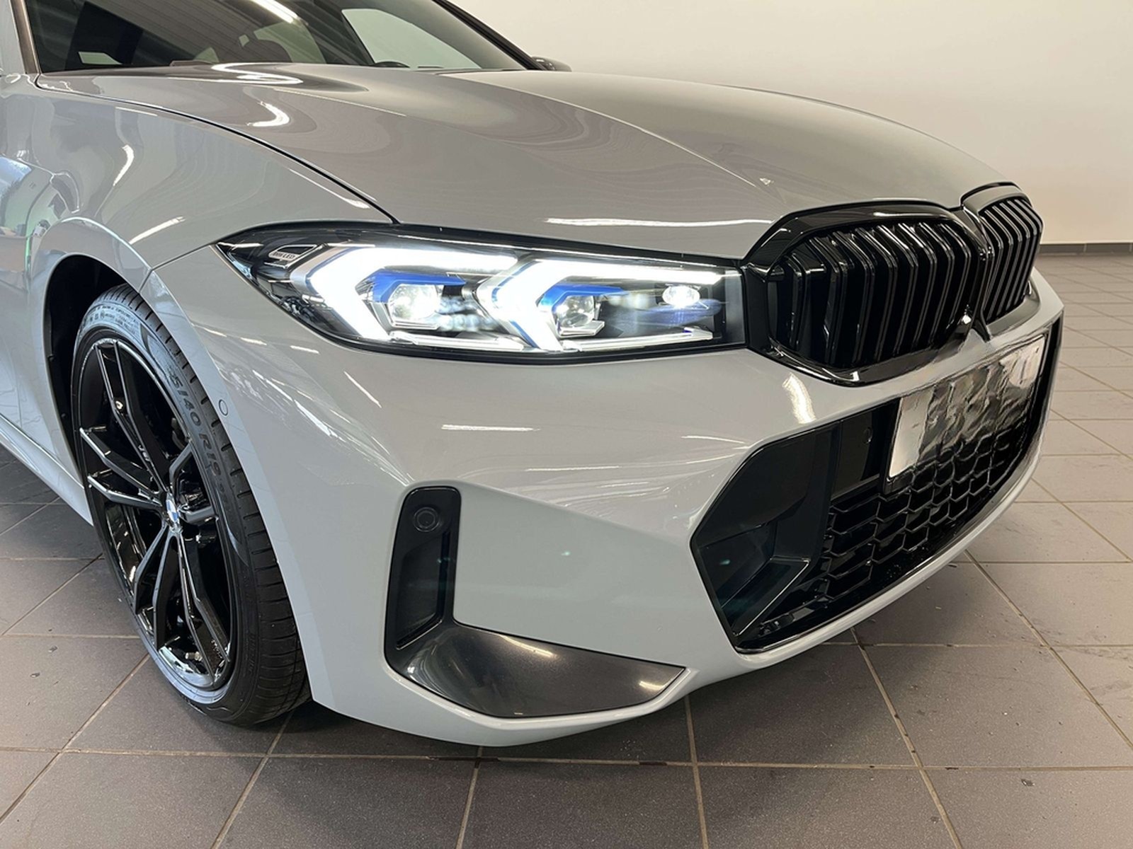 BMW 320i M Sport HUD RFK NAVI LED Sound Syst. DAB foto 4