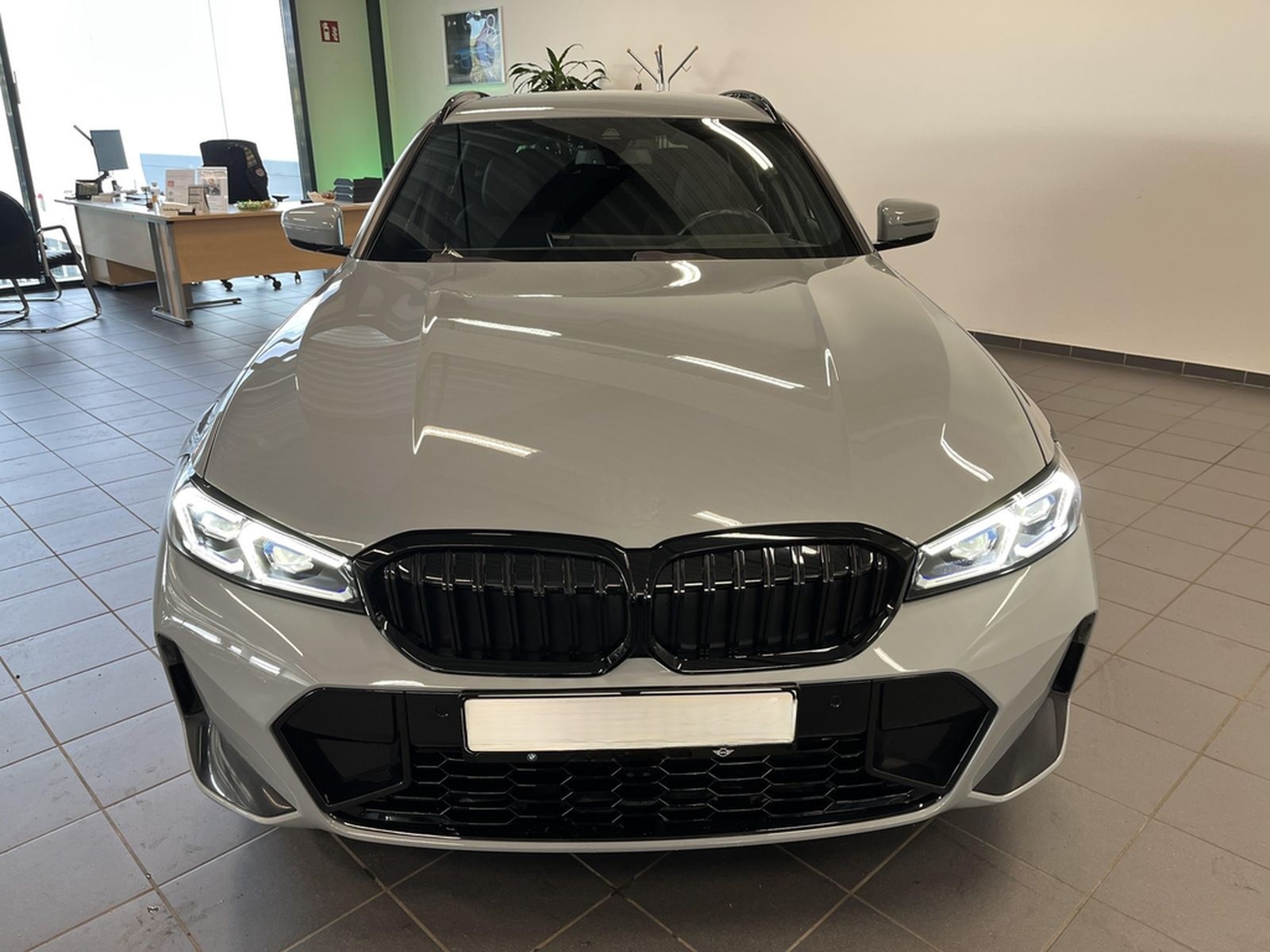 BMW 320i M Sport HUD RFK NAVI LED Sound Syst. DAB foto 7
