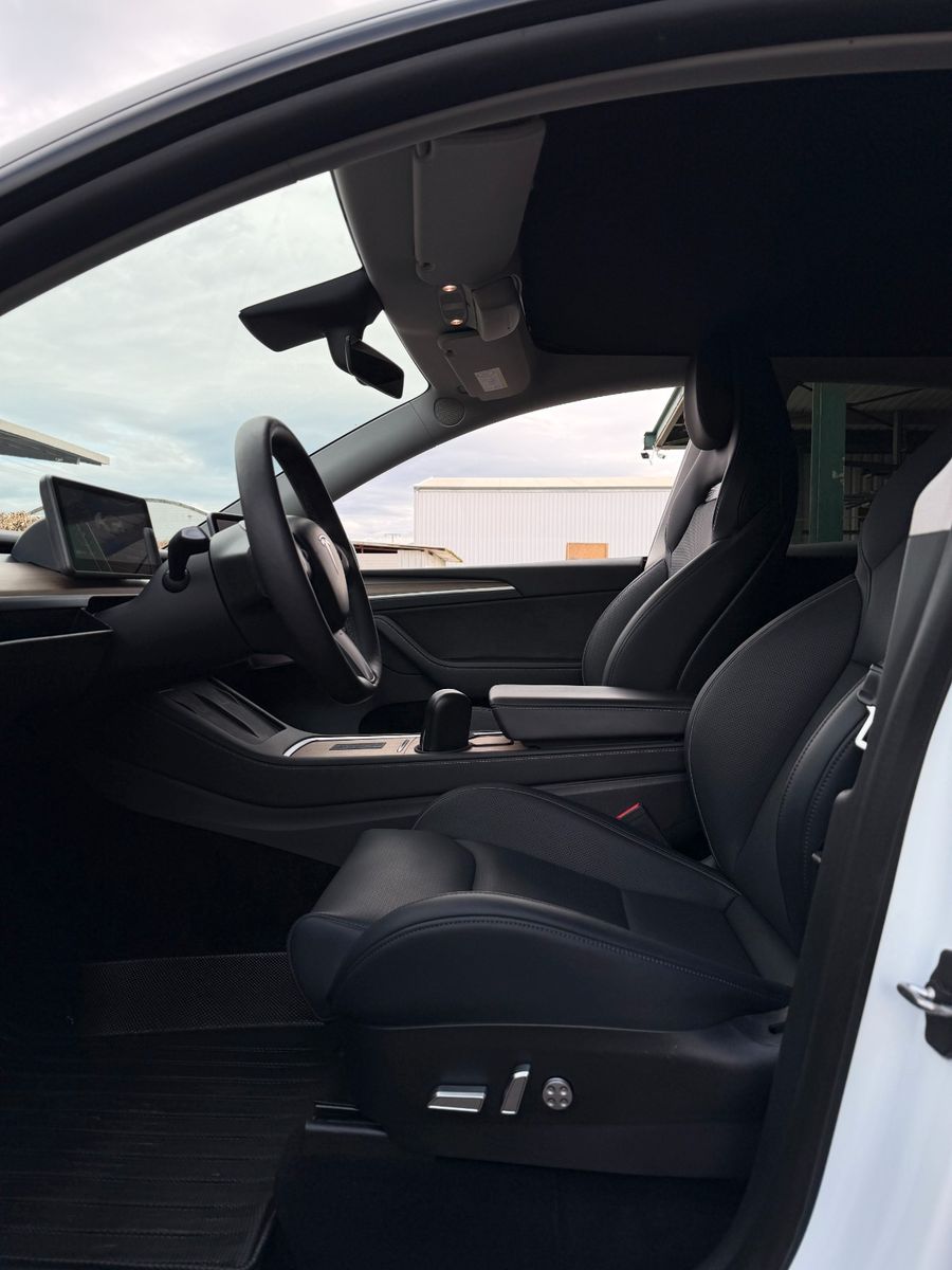 Tesla Model Y Long Range Dual AWD foto 6