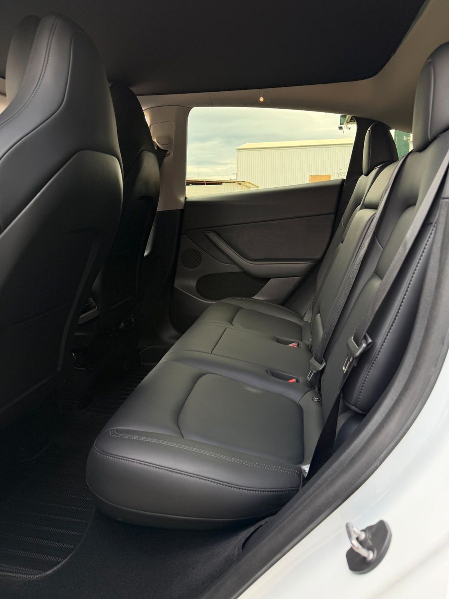 Tesla Model Y Long Range Dual AWD foto 9