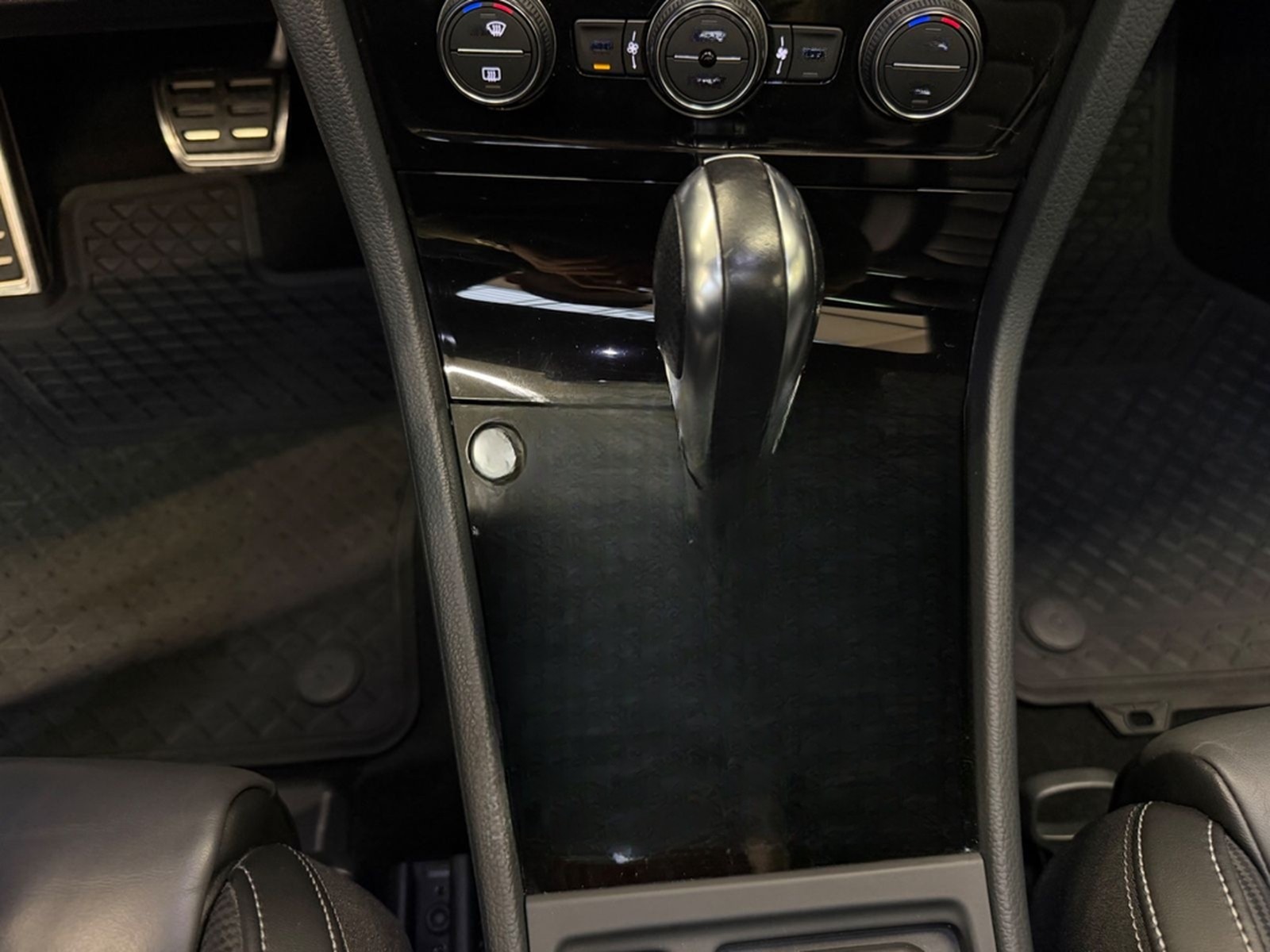Volkswagen Golf VII Variant R BMT4Motion/Kamera/Pano/Allrad foto 21