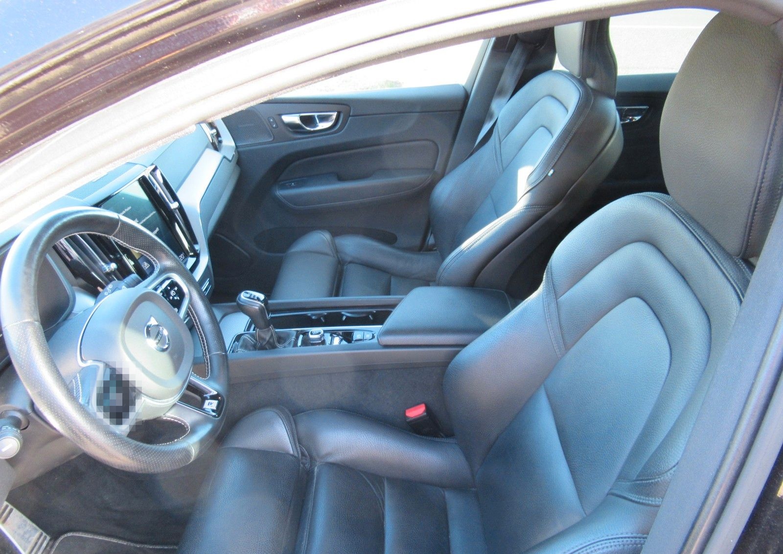 Volvo XC60 II D4 AWD R-Design foto 11