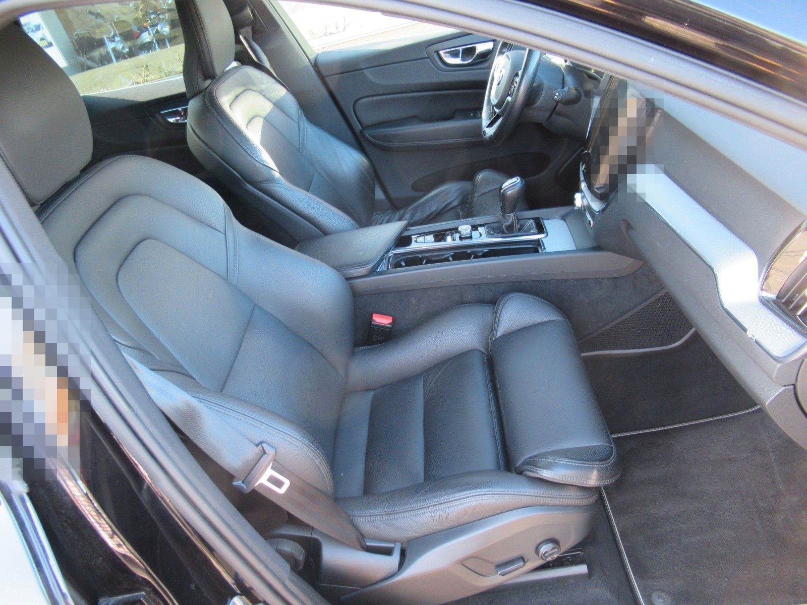 Volvo XC60 II D4 AWD R-Design foto 12