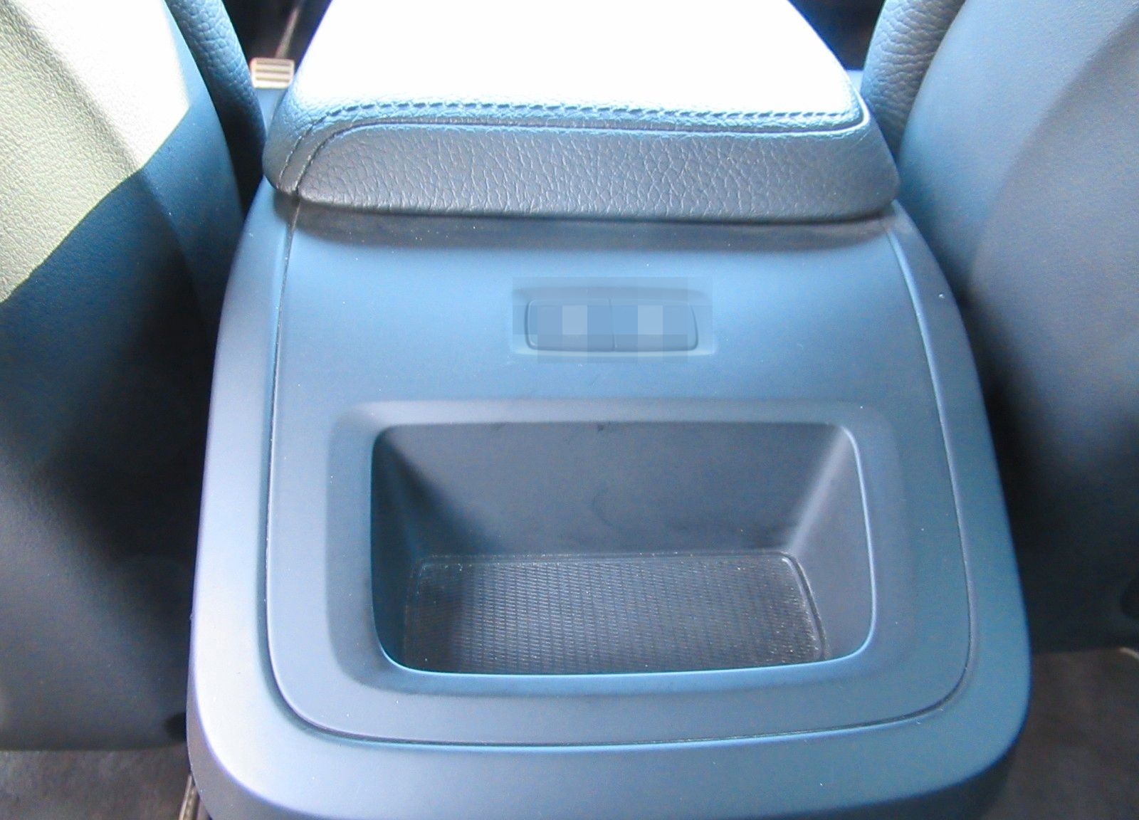 Volvo XC60 II D4 AWD R-Design foto 9