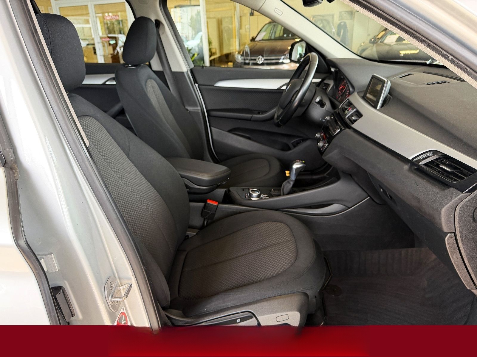 BMW X1 xDrive 20i *AHK*Navi*Tempo*Shzg* foto 4