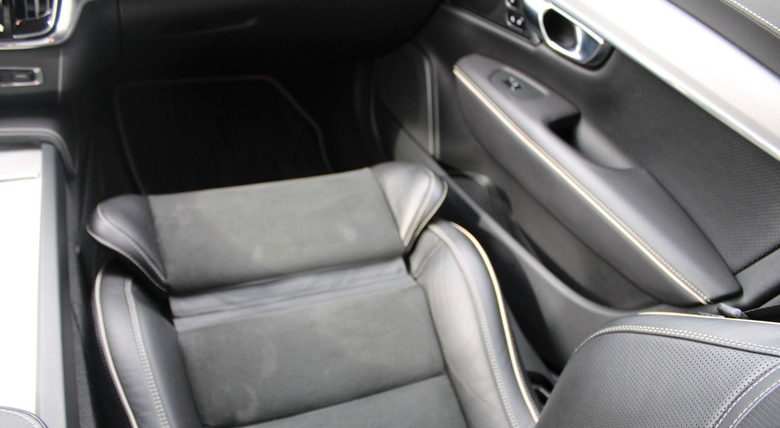 Volvo V90 Kombi R Design AWD LED Kamera ACC DAB foto 17