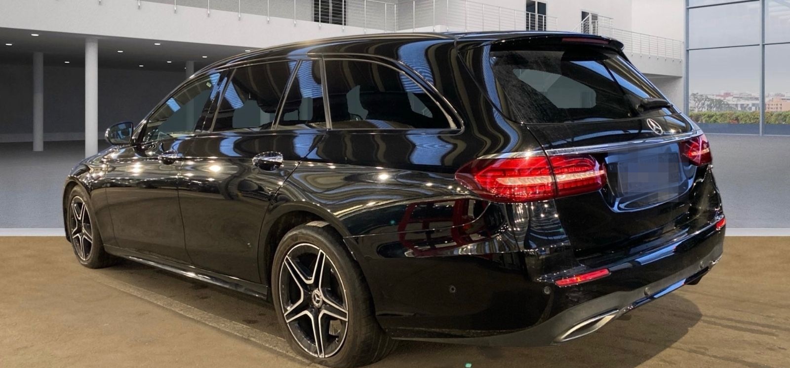 Mercedes-Benz T-Modell E 300 de AMG LINE foto 4