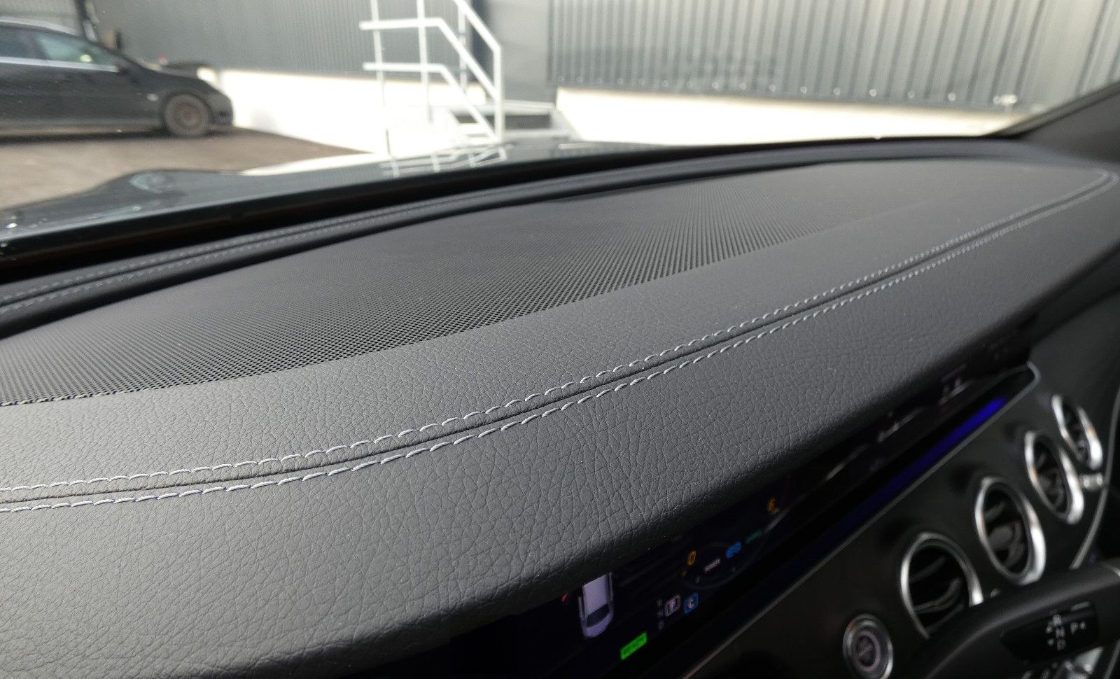 Mercedes-Benz E 300 d 4MATIC AMG Line WIDE LED SHD Kamera 19" foto 20