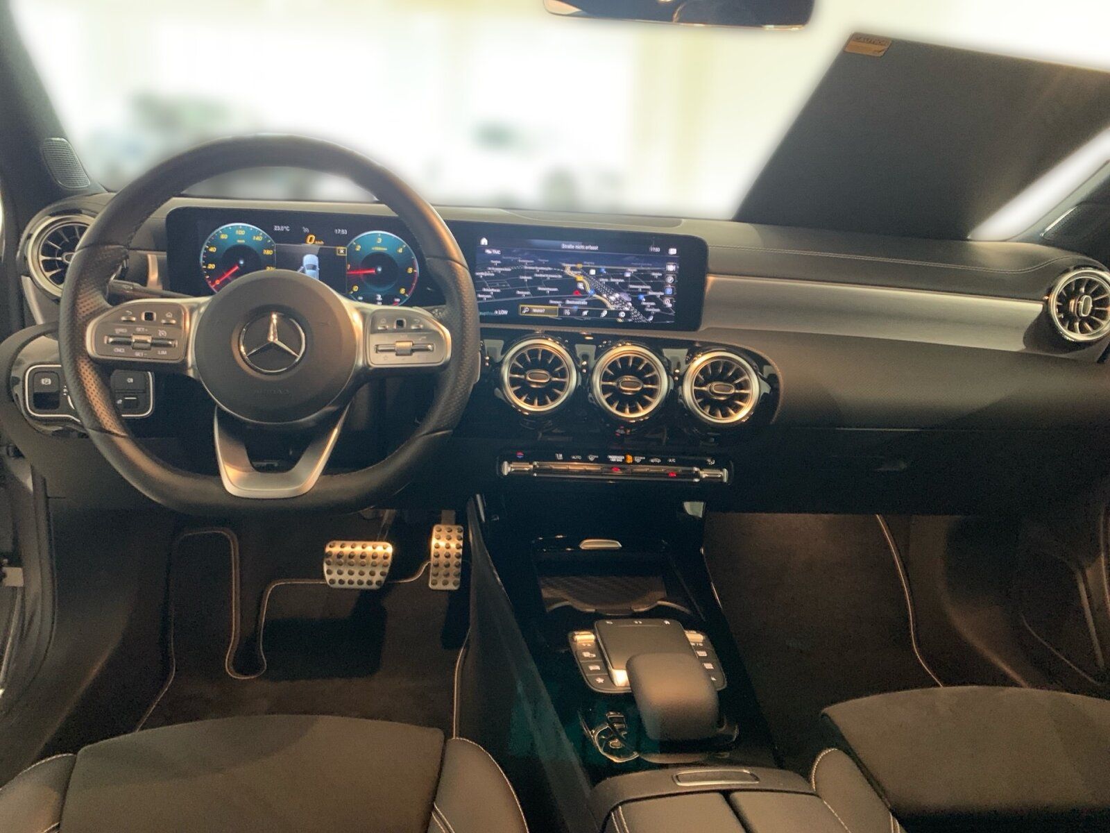 Mercedes-Benz A 200 d Limo *AMG*NIGHT*PANO*RFK*LED*TEMPOMAT* foto 10