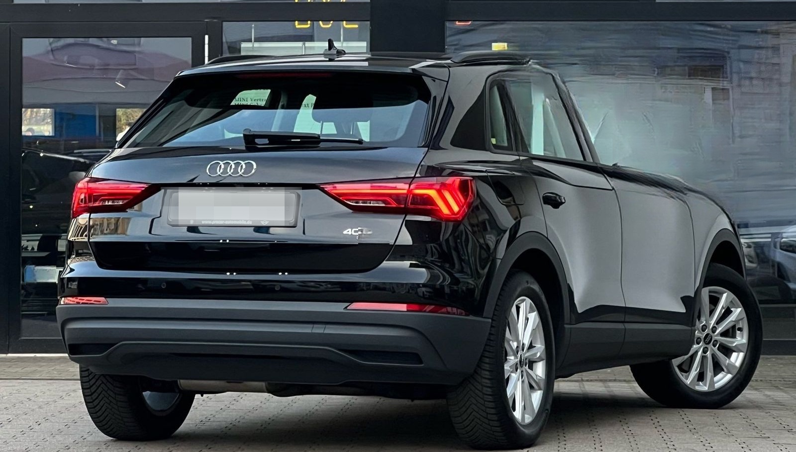 Audi Q3 40 TDI quattro basis AHK 360° RFK Navi LM foto 2