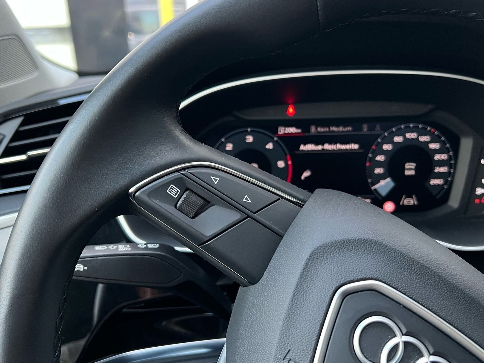 Audi Q3 40 TDI quattro basis AHK 360° RFK Navi LM foto 16