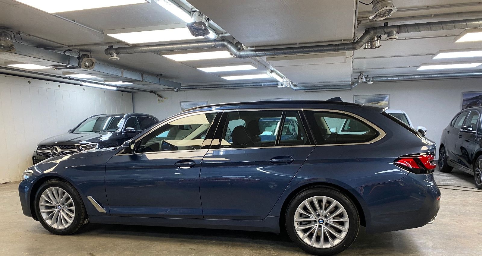 BMW 520 d Touring Luxury Line Standh. Driv. Ass.Prof foto 2