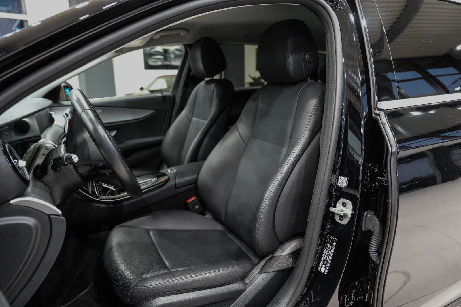 Mercedes-Benz E 400d T 4M*AVANTGARDE*LUFTFED.*LEDER*NAVI*LED* foto 12