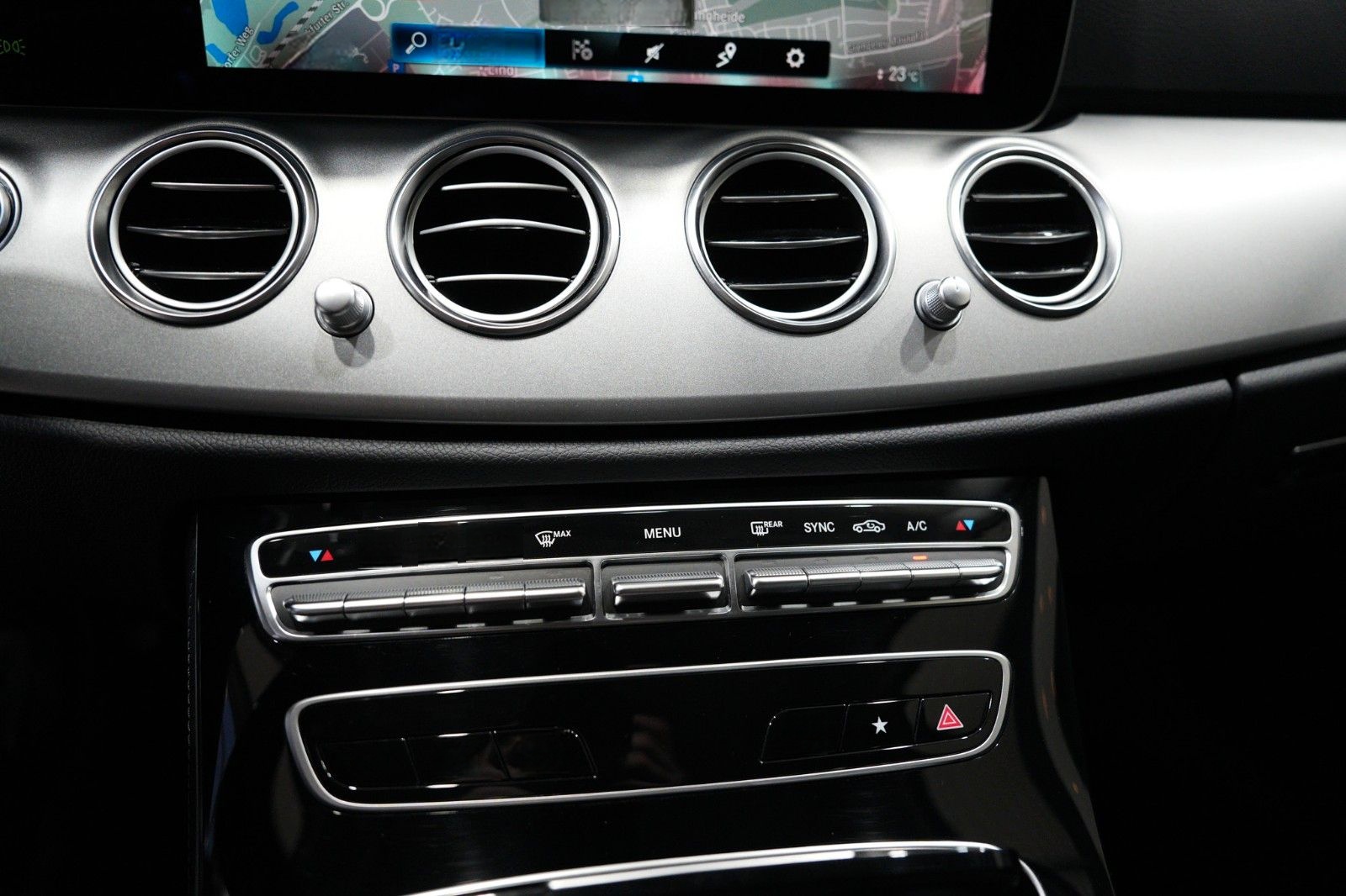 Mercedes-Benz E 400d T 4M*AVANTGARDE*LUFTFED.*LEDER*NAVI*LED* foto 18