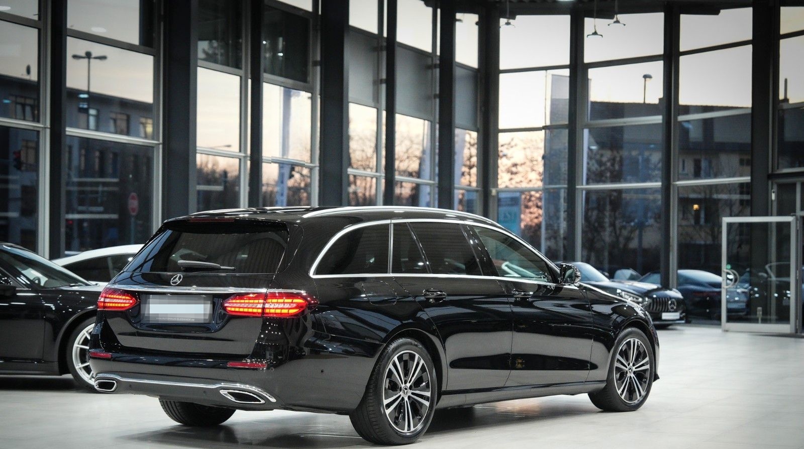 Mercedes-Benz E 400d T 4M*AVANTGARDE*LUFTFED.*LEDER*NAVI*LED* foto 3